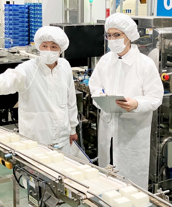 取引先工場での点検の様子