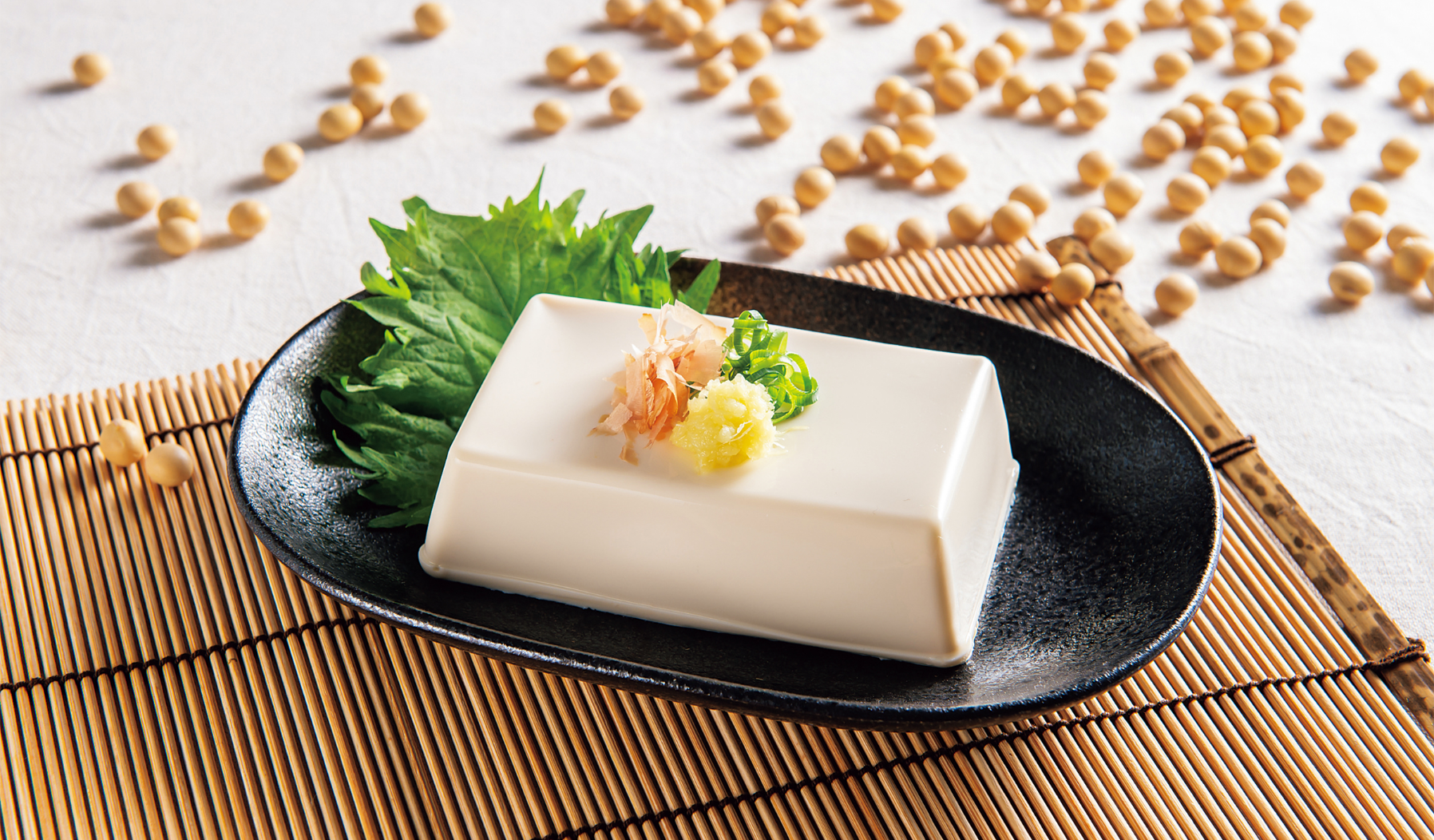北海道産大豆100%、大豆の風味を生かした充てんとうふです。