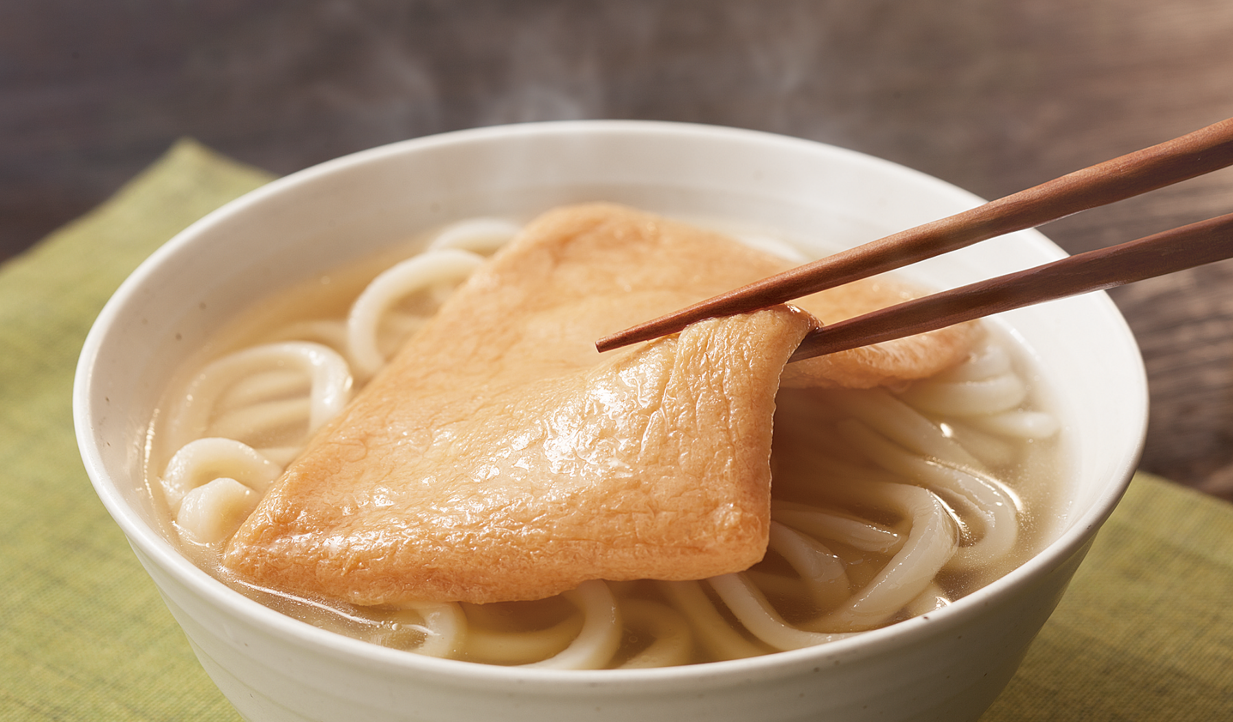 ふっくら甘い大判あげ入りきつねうどん