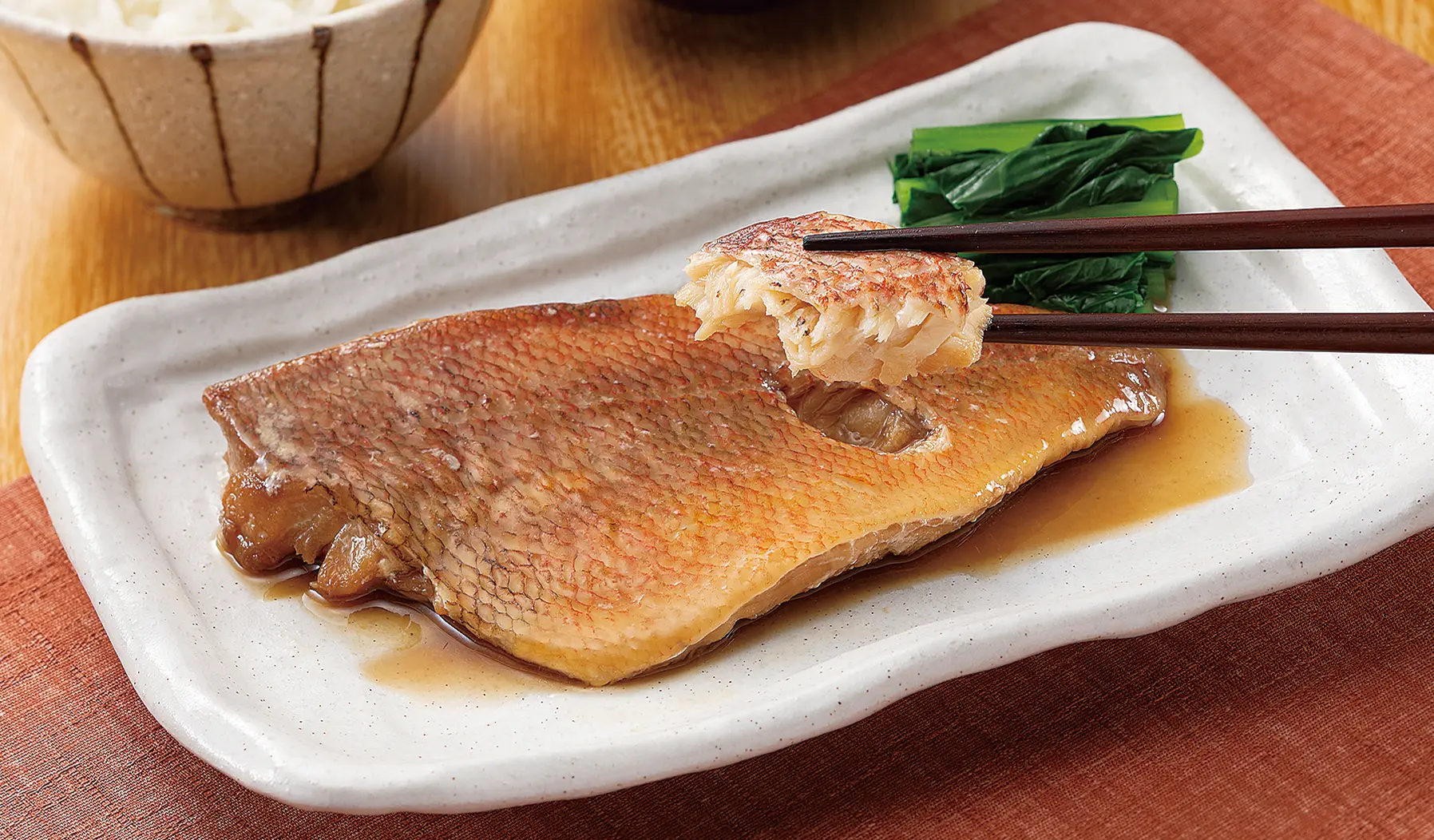 大きめサイズの骨取り赤魚の煮付け